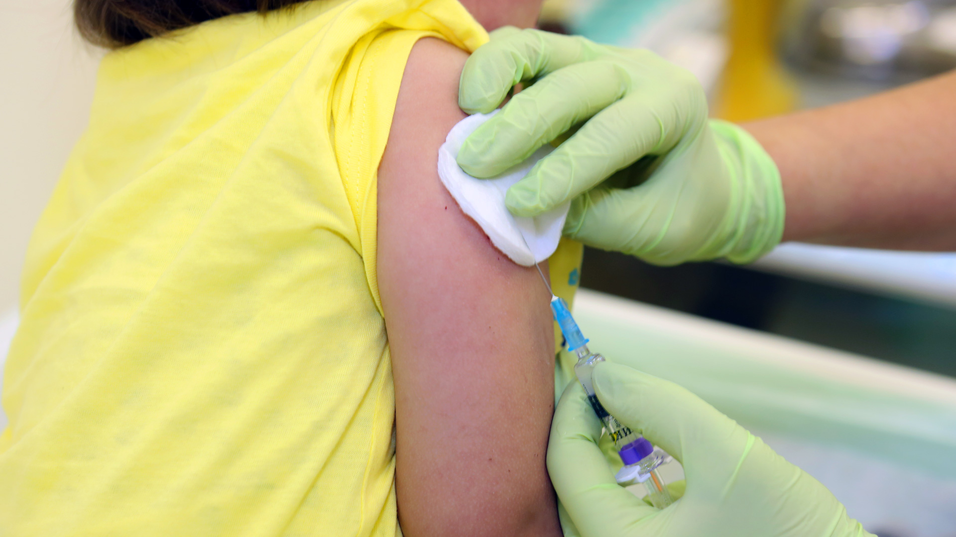 Прививки детям в рамн